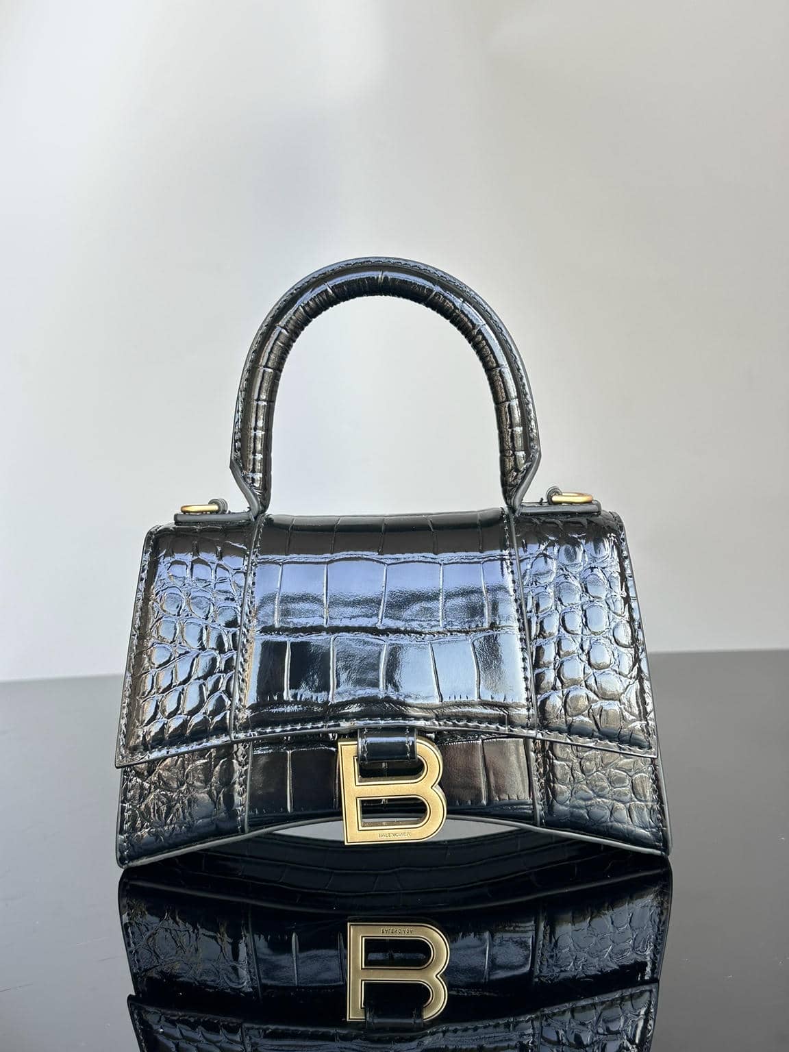 Hourglass 19 23-29